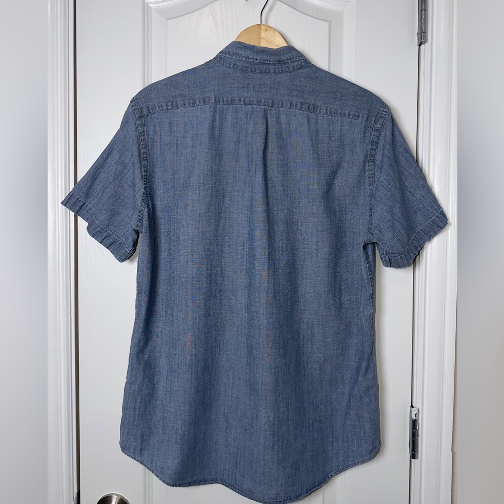 J. Crew Mens Medium Chambray Short Sleeve Collared Button Down
Shirt Medium - Picture 2 of 5